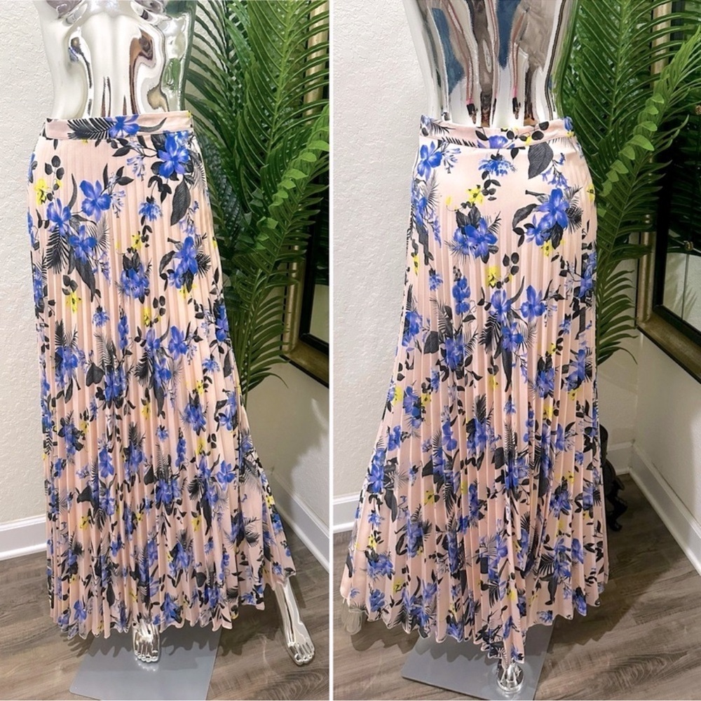 Embrace pleated maxi skirt S